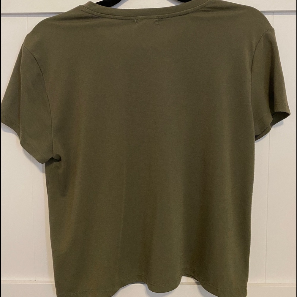 Basic tee! - Picture 2 of 2